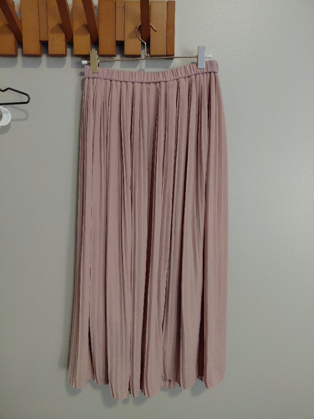 Uniqlo Dusty Pink Maxi Pleated Skirt